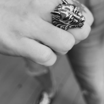 Snarling Wolf Ring Video Closeup