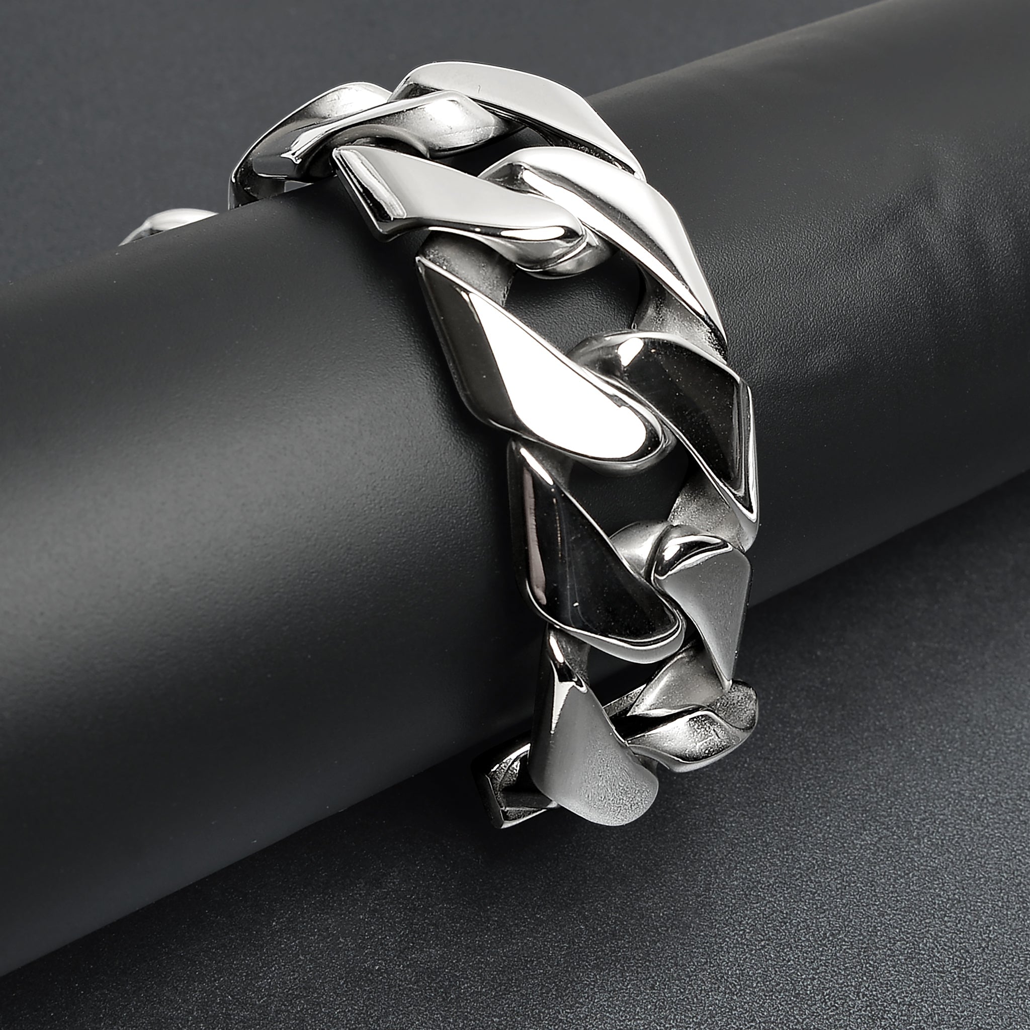 Fred Bennett Stainless Steel Curb Bracelet - B3896 | Knight Jewellers